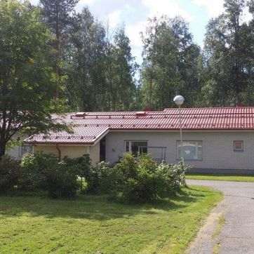 Palvelukodin kattojen uusiminen Pieksmäellä, 3 rivitaloa, peltinä Metehe Classic